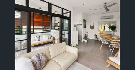 Stylish Furnished Apartment Moments from the Esplanade - Photo 2