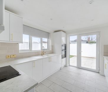 3 bedroom semi-detached house to rent - Photo 6