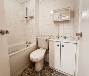 1 bedroom flat to rent Helford Gardens, West End, SO18 - Photo 6