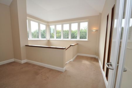 2 bedroom Apartment - Moors Walk, Welwyn Garden City - Photo 2