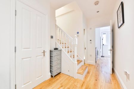 Basement 7 Fairlawn Ave, London W4 5EF, UK, London - Photo 2