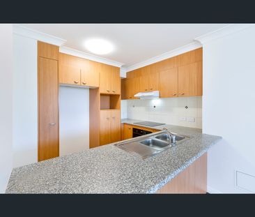 212/392 Marine Parade, Labrador, Qld 4215 - Photo 3