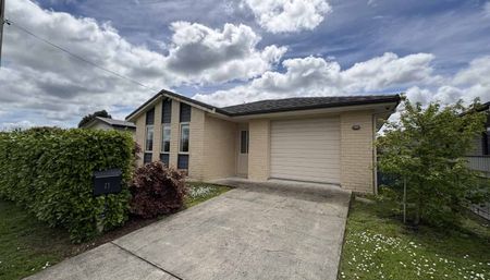 WOODVILLE - 3 BEDROOM - Photo 2