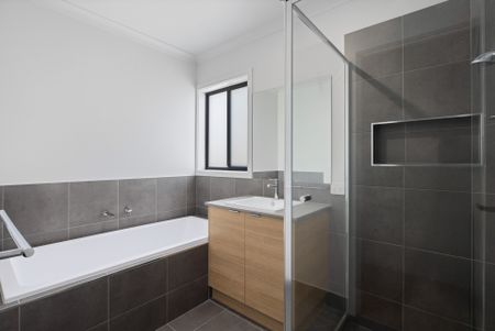 Stunning 4 Bedroom Family Home - Photo 4