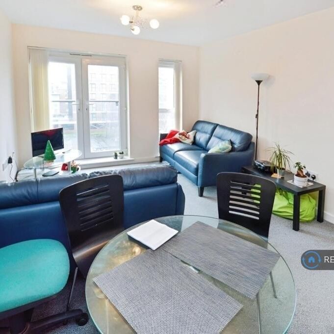 2 bedroom flat to rent - Photo 1