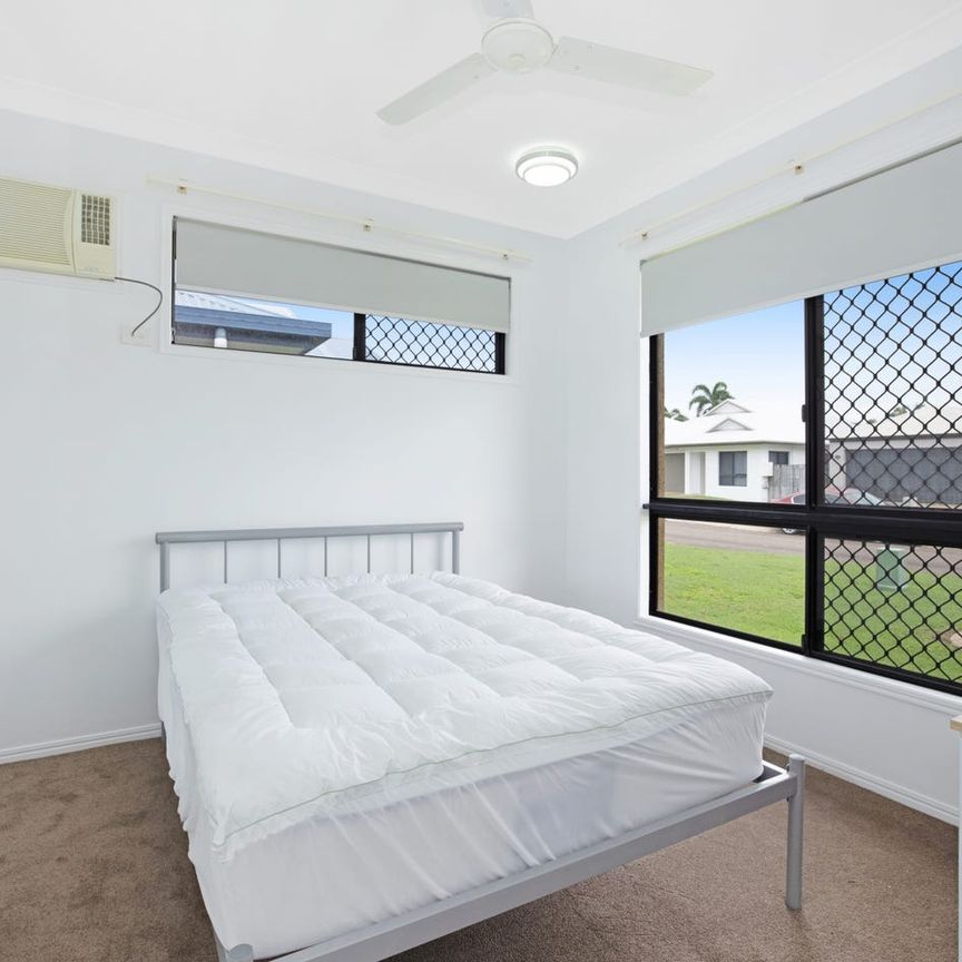 Modern Furnished Property - SHARE HOUSE with one room with shared bathroom available - Female only - Photo 1