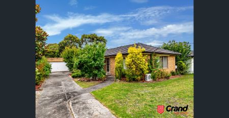 SPACIOUS 4 BEDROOM FAMILY HOME WITHIN WALKING DISTANCE TO FOUNTAIN GATE SHOPPING CENTRE ! - Photo 3