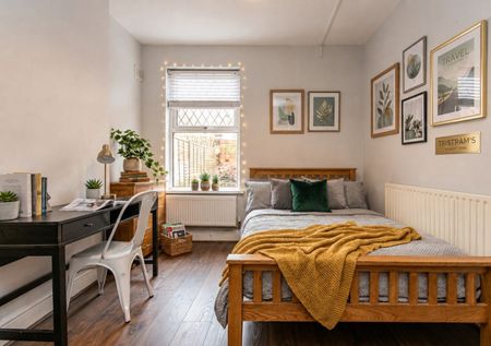 3 bed Mid Terraced House for Rent - Photo 5