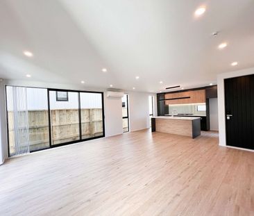 Stylish 4 Bedroom with Study Home in Prime Hillsborough Location - Photo 2