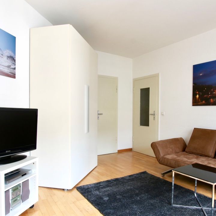 Chic möbliertes Apartment mit Aufzug im Herzen von Köln - Photo 1