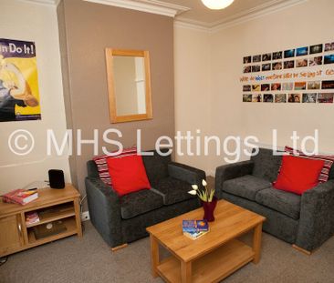 3 Bedroom Mid Terraced House for rent in Carberry Place - Photo 2