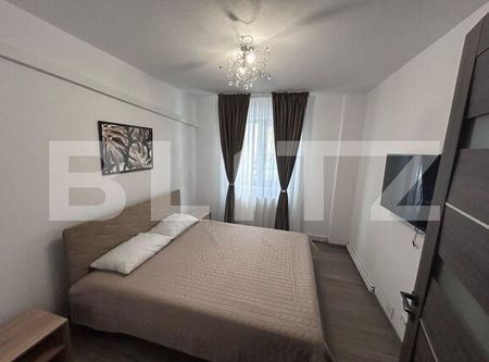 Apartament cu 3 camere, centrala si AC, parter, zona Piata Mare - Fotografie 2