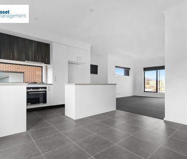 Modern & Spacious 3 Bedroom Townhouse in Deanside! - Photo 3