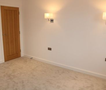 Crescent House, Rugby, CV21 - Photo 5
