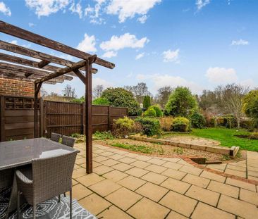 3 bedroom semi-detached house to rent - Photo 2