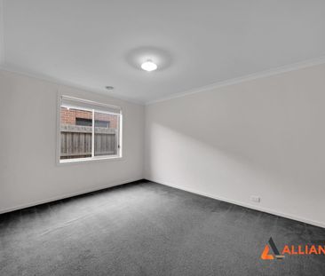 Comfortable Family Living in a Peaceful Wallan Setting - Photo 3