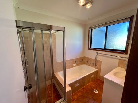 3 Bedroom / 1 Bathroom / Great Coastal Property - Photo 4