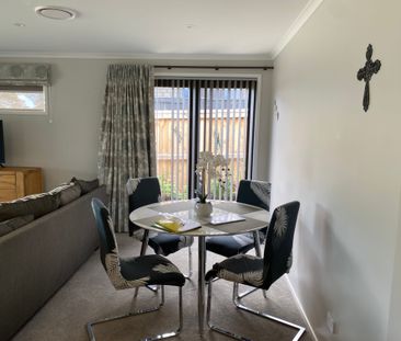 FULLY FURNISHED - 12 MONTH FIXED TERM - Photo 3