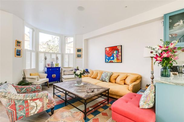 4 bedroom end of terrace house to rent - Photo 1