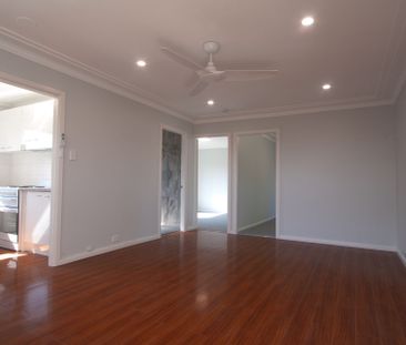 Cosy 3 bedroom unit with water and lawns mowing included - Photo 6