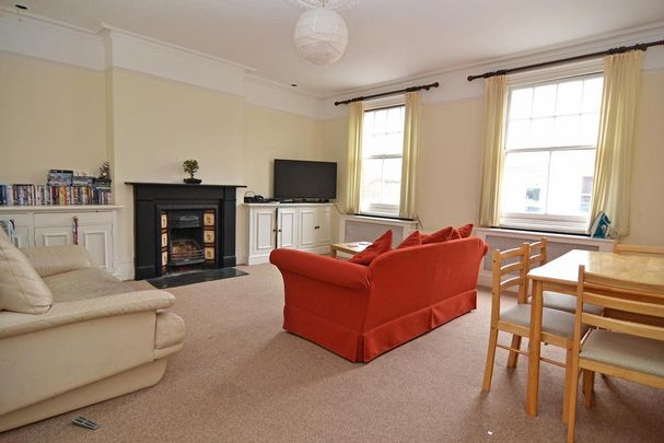 4 bedroom flat to rent - Photo 1