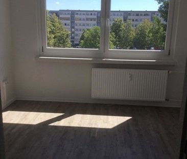 3 Zimmerwohnung mit Balkon! Großer Innenhof für Kinder! Ab Oktober ... - Foto 3