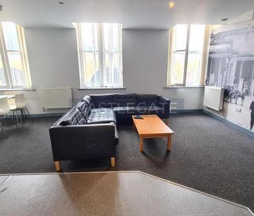1 bedroom in a flat share to rent - Photo 1