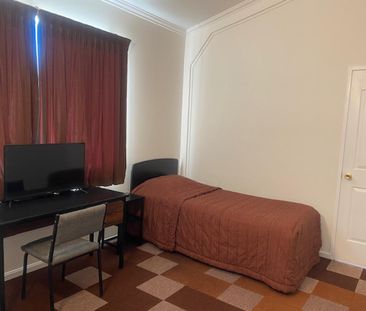 Easy-care staff accommodation - Photo 6