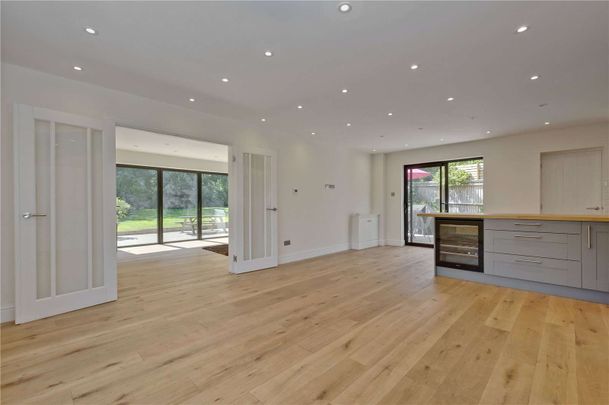 A recently refurbished detached home in a fantastic location. - Photo 1