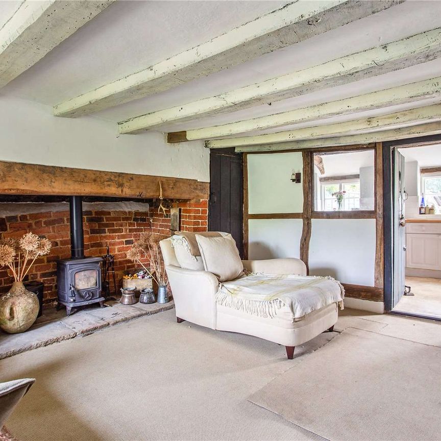 Character cottage situated in sought after village - Photo 1