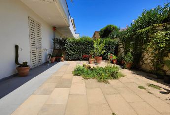 Camera in appartamento in condivisione, solo affitti transitori