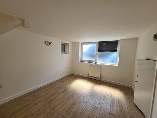 3 bedroom flat to rent - Photo 1