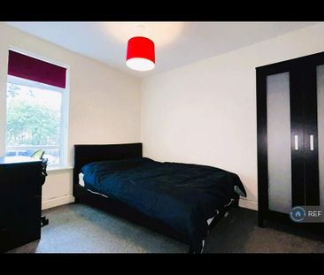 4 bedroom end of terrace house to rent - Photo 5