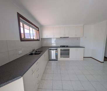 Oversized two bedroom living! - Photo 5