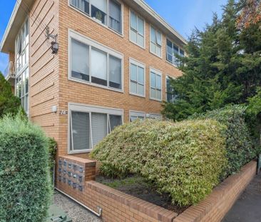 Chic South Yarra Living with Elevated Views and Unbeatable Convenience - Photo 6