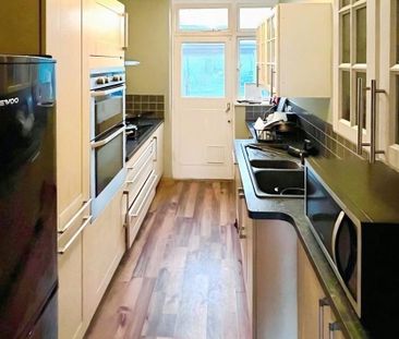 1 bedroom in a house share to rent - Photo 4