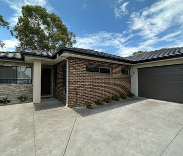 2/125 Fordholm Road, Hampton Park VIC - Photo 5