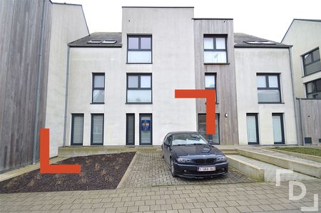 Recent appartement met tuin en autostaanplaats in centrum Poperinge - Photo 2