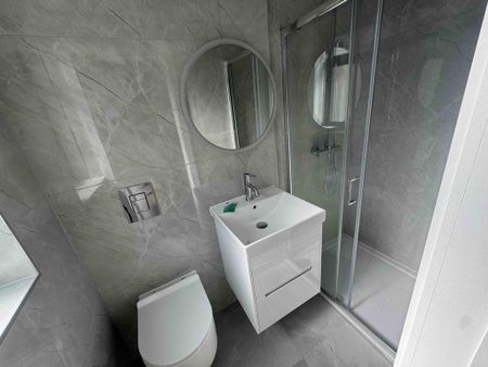 3 bedroom flat to rent - Photo 4