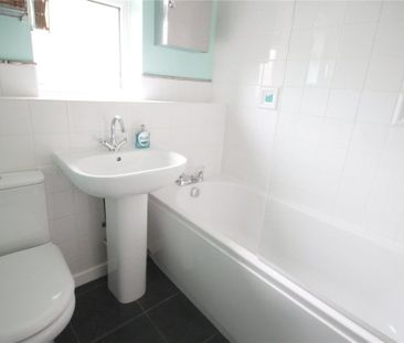 2 Bedroom House - Cherry Gardens, Bishops Waltham - Photo 2