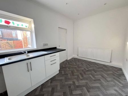 2 bedroom end of terrace house to rent - Photo 5