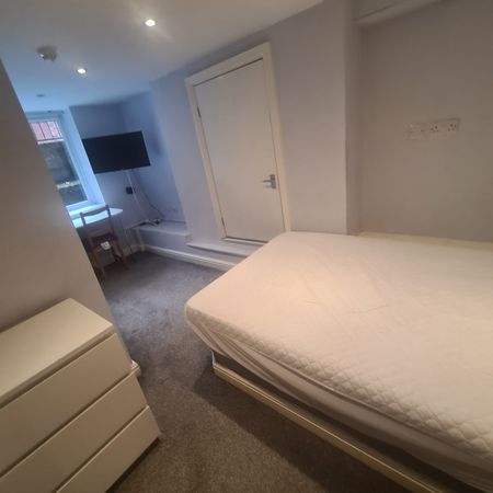 3 Bed - 19b Winston Gardens, Headingley, Leeds - LS6 3LA - Student - Photo 5