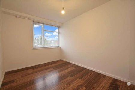 Pettits Lane North, Romford, RM1 - Photo 4