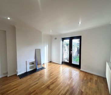 Longspring, Watford - Photo 1