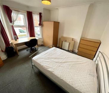 6 bedroom detached house to rent - Photo 3