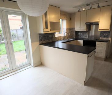 4 bedroom detached house to rent - Photo 5
