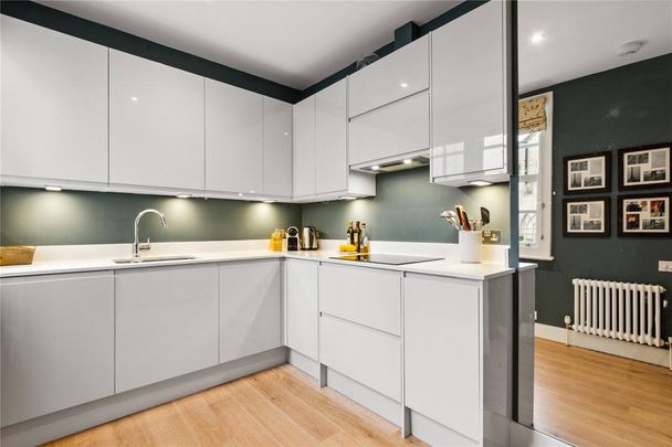 1 bedroom mews to rent - Photo 1