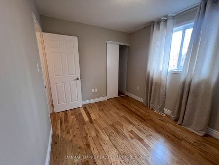 Detached Home For Lease | S8135834 - Photo 2