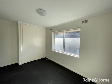 Perfect Location! - Photo 3