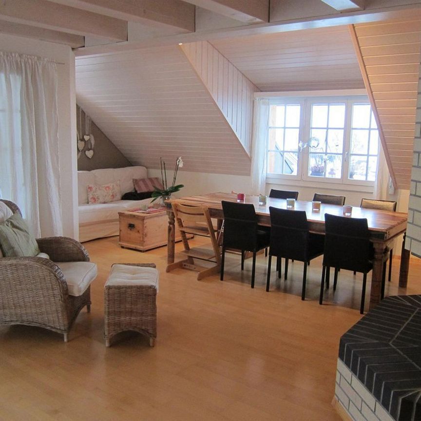 Lots of charm and lake views - Photo 1